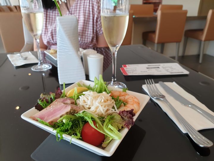 A tasty light Champagne lunch at the Emirates Lounge, Singapore Changi T1.